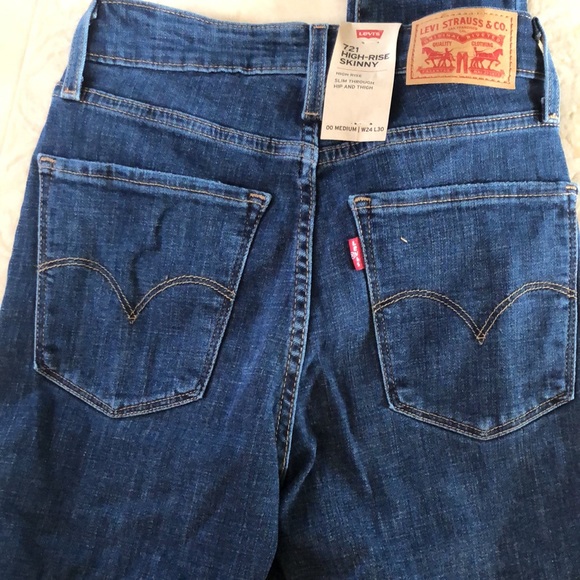 NWT Levi’s woman’s high-rise skinny 24x30 - Picture 4 of 5